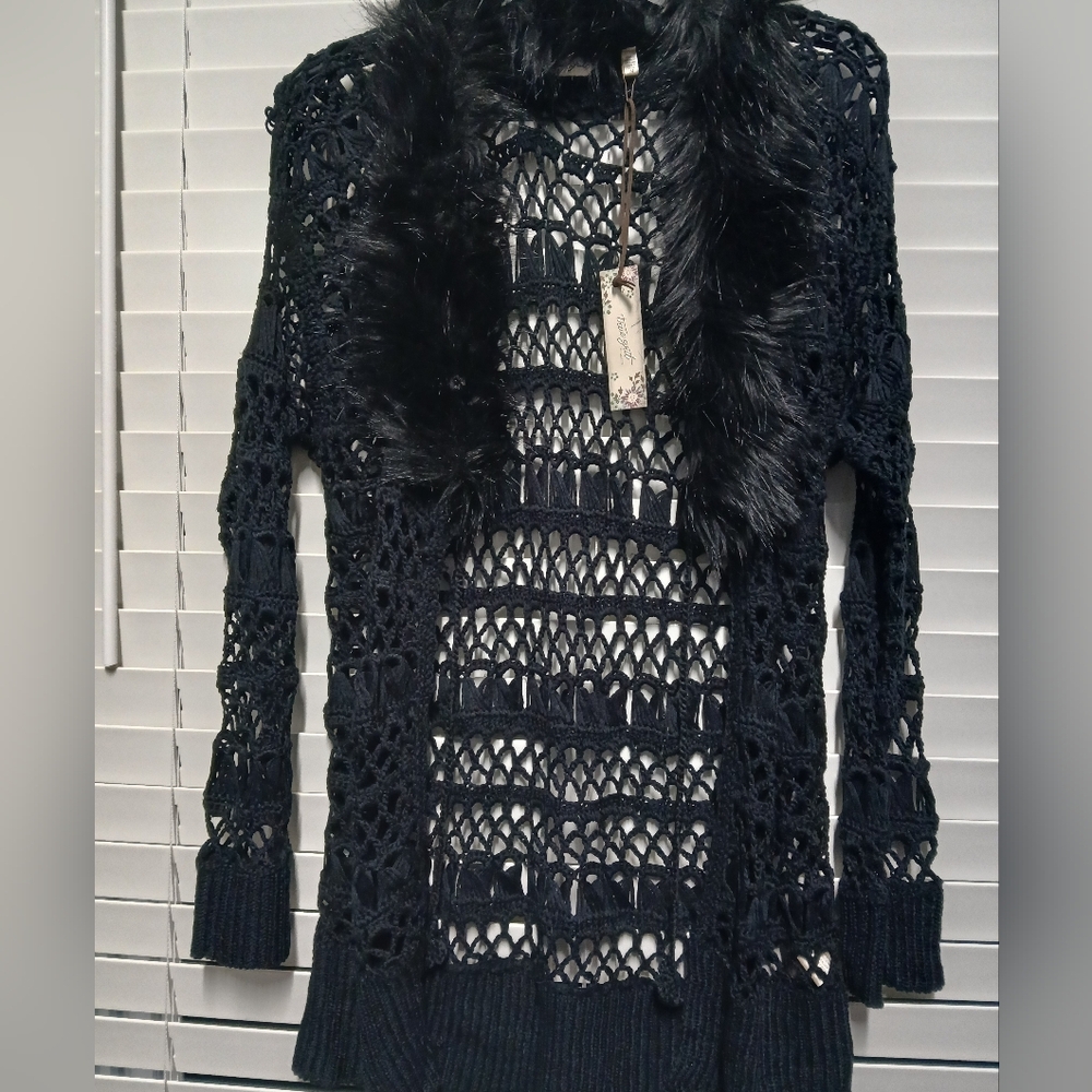 Nwt Elegant Black Knit Sweater with Faux Fur Trim M